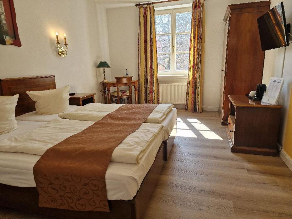 Hotel Koenigin Olga Ellwangen Buitenkant foto